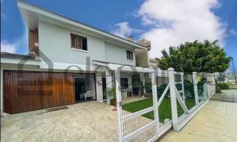 Imagem 2: Elegance Imóveis: Belíssimo sobrado com 6 dormitórios, 1 quadra do mar, na praia de Xangri