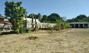 Imagem 2: Uma Chácara com aproximadamente 7200 m2 toda murada piscina deck com uma confortável casa