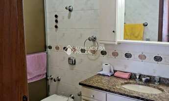 Imagem 6: 02 Dormitórios, living 02 ambientes, cozinha com pia e armário, dependência de empregada