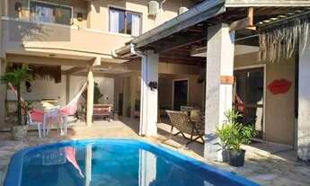 Imagem 2: Belíssima casa com amplo espaço de lazer e 6 dormitórios na praia do Campeche