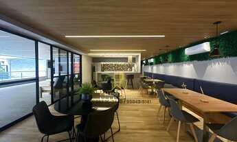 Imagem: Ponta Verde, more a 50 metros de beira-mar