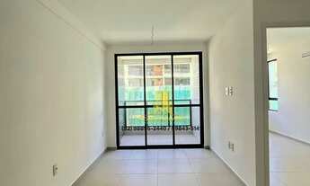 Imagem 4: Ponta Verde, more a 50 metros de beira-mar, 2/4 e varanda