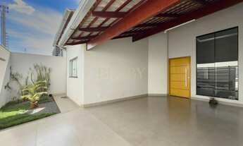 Imagem 2: Casa com planejados no Jardim Itália, pé-direito duplo e área gourmet