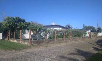 Imagem 3: Rainha do Mar. Casa com 3 dormitórios, 2 banheiros. 4 quadras do mar