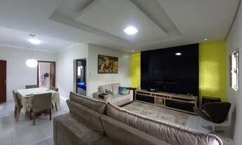 Imagem 2: Casa no Bosque dos Buritis - 360m², Varanda Gourmet, Cozinha com Armários, 2 Vagas