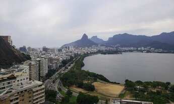 Imagem 1: Vista incrível na Lagoa com 5 quartos