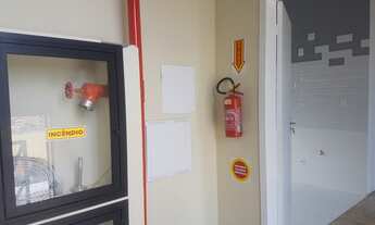 Imagem 5: Apartamento com ótima iluminação. Ambientes arejados e espaçosos. Linda vista para montanh