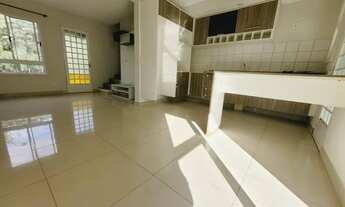 Imagem 2: Casa 2 Quartos com Espaço Gourmet e Quintal Grande no Villa Flora