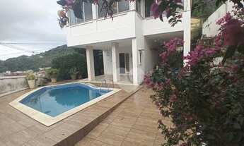 Imagem 2: Oportunidade - Casa duplex com piscina em Laranjeiras!