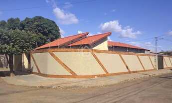 Imagem 2: CASA COM 03 DORMITÓRIOS SENDO 01 SUÍTE