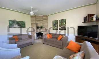 Imagem 2: Elegance Imóveis: Elegante casa térrea com 4 dormitórios, mobiliada, poucas quadras do mar