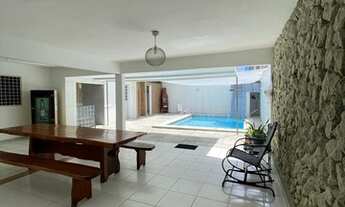 Imagem 2: Casa para aluguel ou venda possui 224 metros quadrados com 4 quartos em manaira