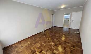 Imagem 2: Apartamento em bom estado com planta versátil e 1 vaga de garagem. Em localização maravilh