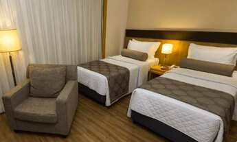 Imagem 5: Flat no Itaim apto diferenciado com varanda e vista pra rua arborizada no coração do Itaim