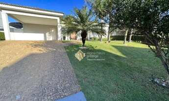 Imagem 3: Linda casa térrea com piscina, disponível para locação no Condomínio Palmeiras Imperiais e