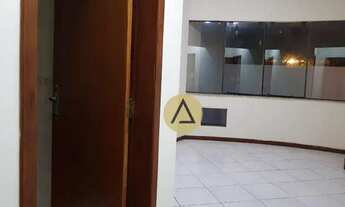 Imagem 3: Apartamento com 3 dormitórios para alugar, 110 m² por R$ 2,800/mês - Cavaleiros - Macaé/RJ