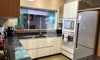 Imagem 3: Lindo sobrado de alto padrão, com piscina, semi mobiliado, localizado no bairro Água Verde