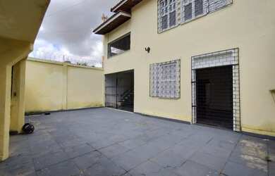 Imagem 2: Casa para aluguel possui 200 metros quadrados com 5 quartos em Cambeba - Fortaleza - CE