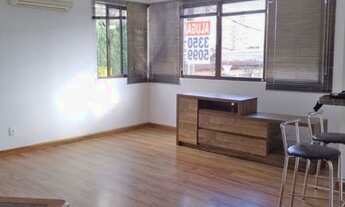 Imagem 2: 2 dormitórios, semi-mobiliado e de frente para a Rua Alberto Silva