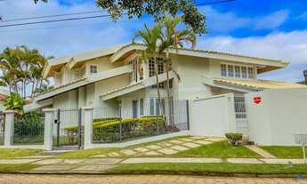 Imagem: Bela casa de esquina no Jardim Anchieta-Florianópolis