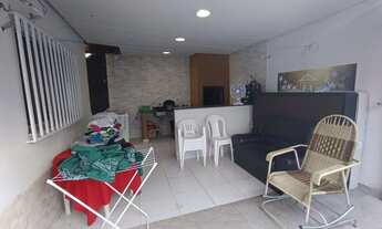 Imagem: /Casa com 3 Qrts - Edícula e garagem