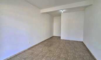 Imagem 5: Sala comercial 28m² com banheiro, ótima localização e portas seguras ideal para seu negóc