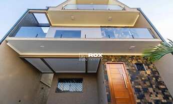 Imagem: Casa triplex com 3 suítes e quintal para