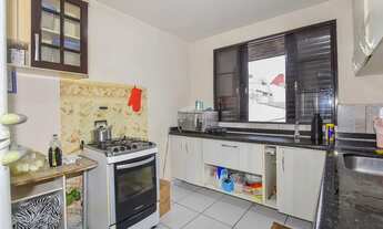 Imagem 7: Sobrado comercial na parte de baixo e apartamento na parte superior