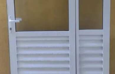 Imagem 2: Porta de alumínio Branco