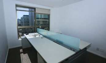 Imagem 4: Le Monde Barra da Tijuca - Sala mobiliada pronta para uso ao lado do Village Mall