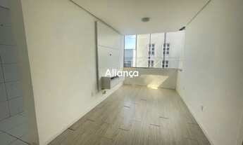 Imagem 2: Apartamento para aluguel SEMI MOBILIADO com 1 dormitório, andar alto no Bairro Centro em C