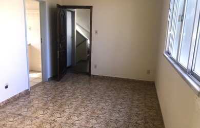 Imagem 2: Localização excelente, junto, comércio/condução do bairro. Condomínio fechado, seguro, com