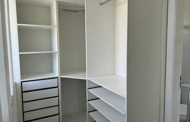 Imagem 6: Sobrado para venda possui 250 metros quadrados com 3 quartos em Buraquinho - Lauro de Frei