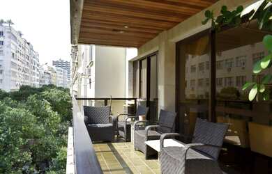 Imagem 2: Apartamento para venda tem 228 metros quadrados com 3 quartos em Copacabana - Rio de Janei