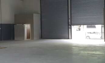 Imagem 2: Belo galpão com 450m² de AT, novo, com 4 banheiros internos bem localizado