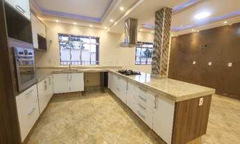 Imagem 3: Excelente sobrado de esquina em Aparecida com 296m2 com fino acabamento