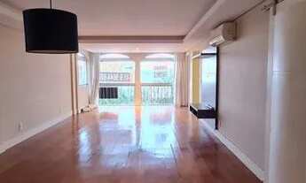 Imagem 2: Apartamento para venda tem 135 metros quadrados com 3 quartos em Centro - Florianópolis