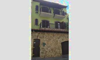 Imagem: Excelente casa Tríplex com piscina e churrasqueira