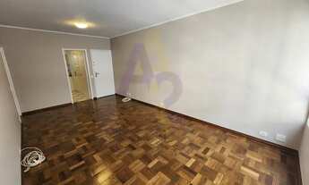 Imagem 3: Apartamento em bom estado com planta versátil e 1 vaga de garagem. Em localização maravilh