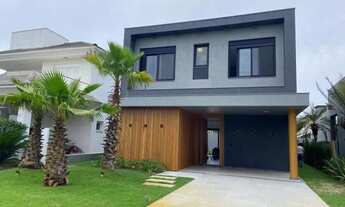 Imagem 2: Elegance Imóveis: Elegante casa estilo sobrado com 4 suítes, nunca habitada, em condomínio