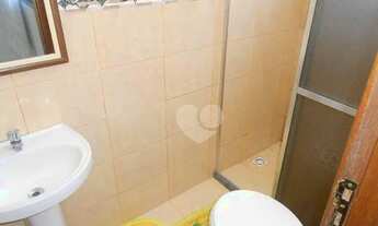 Imagem 7: Casa duplex em condomínio, aceita permuta, com sala, varanda, 2 quartos(1 suíte), vaga, à