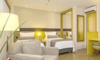 Imagem 2: Flat no Itaim apto diferenciado com varanda e vista pra rua arborizada no coração do Itaim