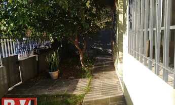 Imagem 2: 2 Casas lineares, em terreno diferenciado de +/- 20x37,50(747,70m2). &amp