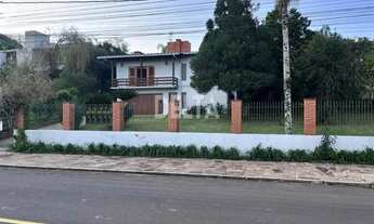 Imagem 2: Casa com linda vista, 4 dormitórios, sendo uma suíte e 2 vagas cobertas REF: 252