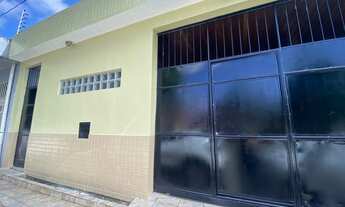 Imagem: Aluga Casa de 3/4 sendo uma suíte e três