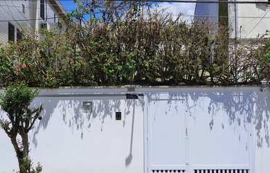 Imagem 2: 2 Casas isoladas em 450m² de terreno - Amplo quintal - Localização privilegiada - Centro