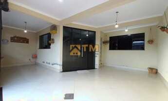 Imagem 2: Sobrado com Fino Acabamento, Bem Localizado