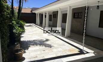 Imagem 2: Casa Espaçosa com 3 Dormitórios (2 Suítes), 305m² Construídos e Terreno de 508m² Conforto