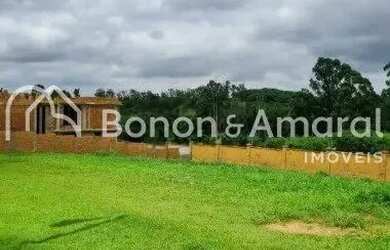 Imagem 4: Terreno Amplo com Vista Privilegiada em Condomínio de Alto Padrão