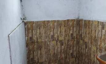 Imagem 7: Cômodo na avenida. Portão sem vizinhos